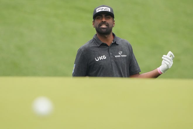 3 kwietnia 2023; Augusta, Georgia, USA; Sahith Thigala patrzy na 10. green podczas rundy treningowej turnieju golfowego Masters w Augusta National Golf Club. Obowiązkowe źródło: Danielle Parhizkaran-USA TODAY Network