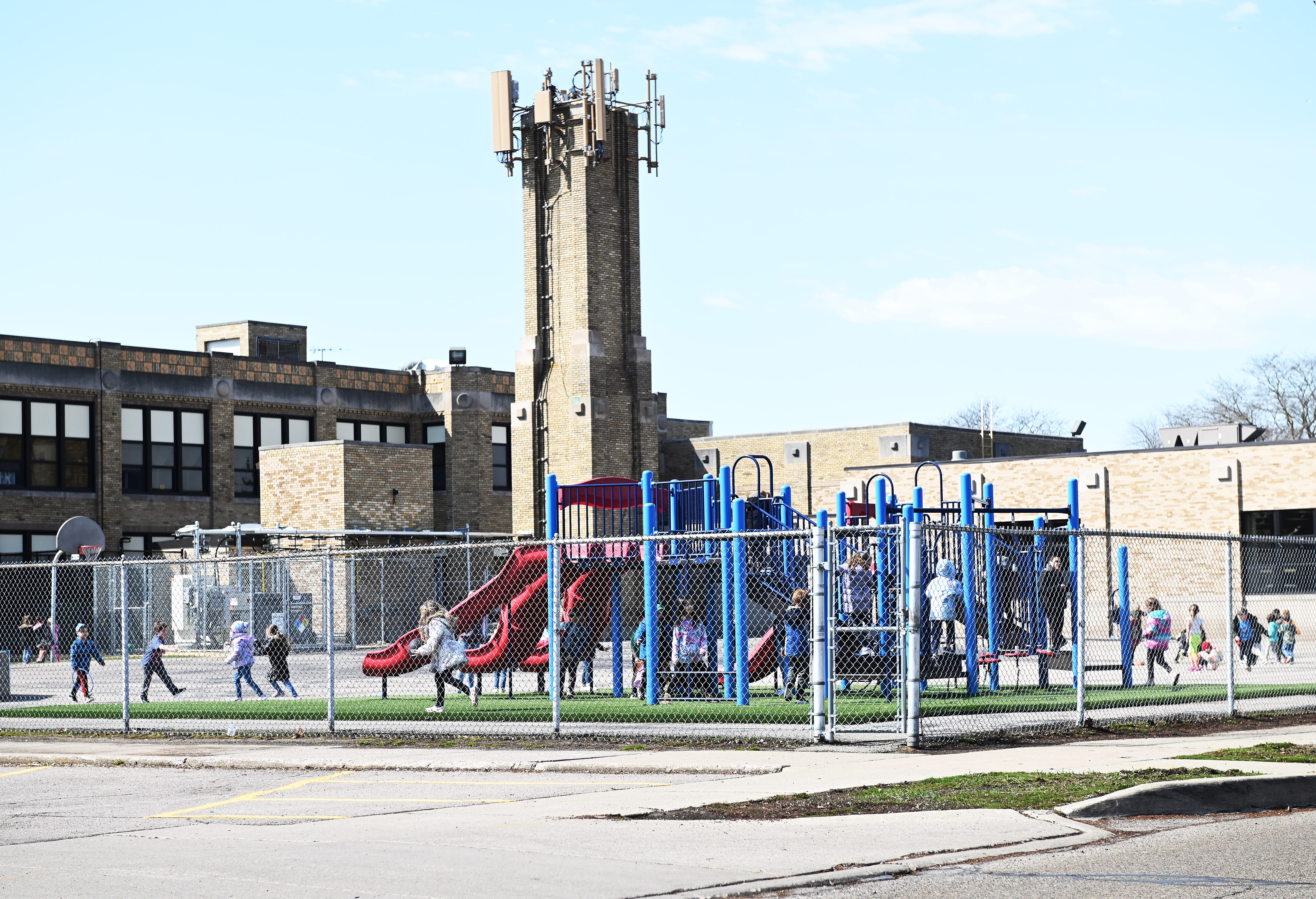 Wyandotte parents revolt over 5G cellphone tower atop elementary school