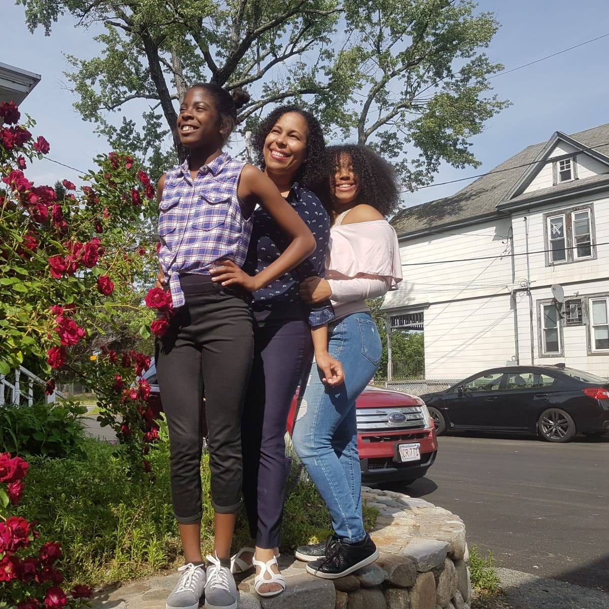 Noemi Hoskins with her daughters