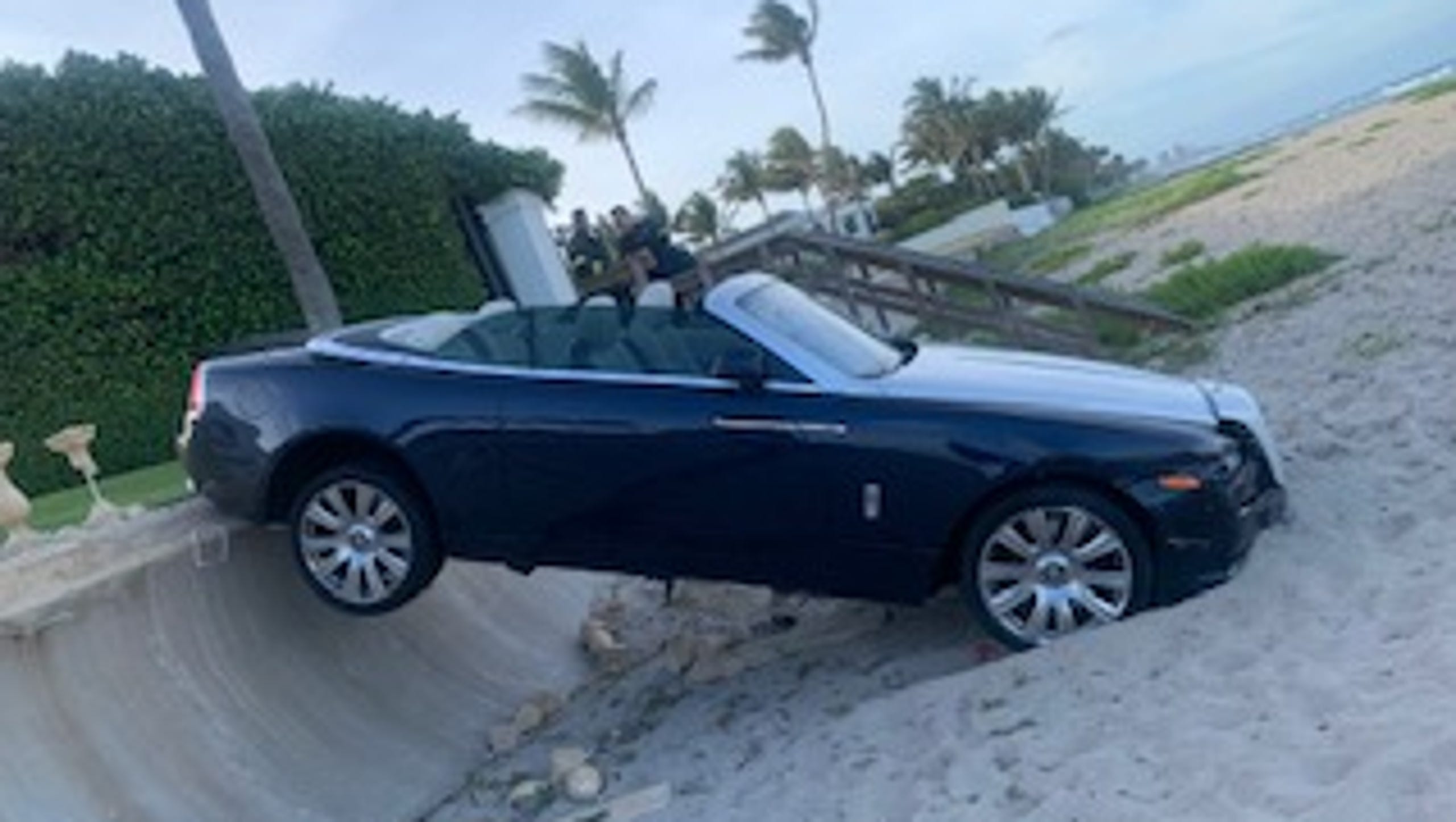 https://www.gannett-cdn.com/presto/2023/04/05/NPBD/0c48e0f8-61be-4723-afb5-56874372a338-040523_Rolls_Royce_Crash_01.JPG?crop=319,180,x0,y29&width=2560