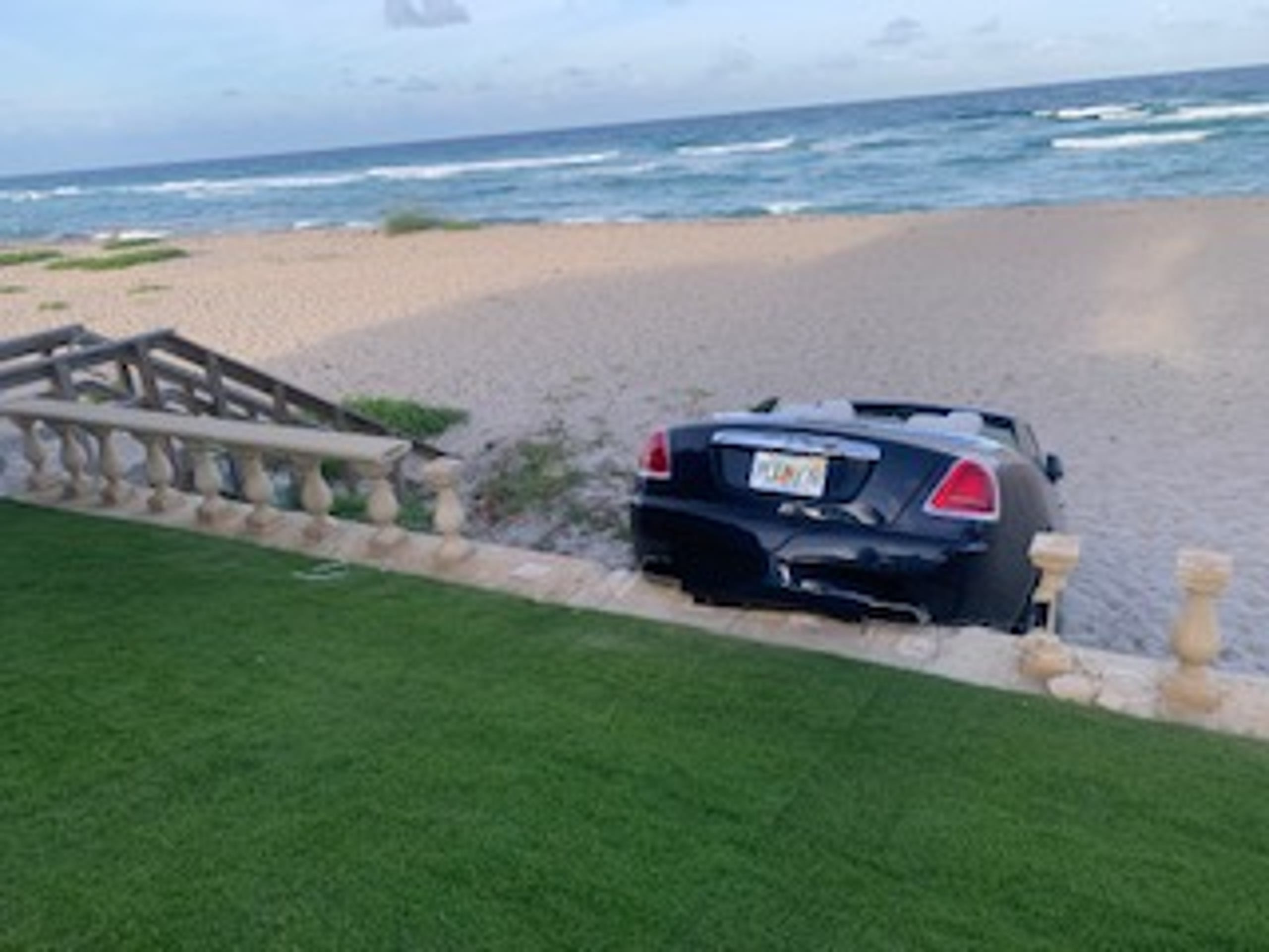 https://www.gannett-cdn.com/presto/2023/04/05/NPBD/9064c8eb-f198-4de3-828f-9397dd718075-040523_Rolls_Royce_Crash_03.JPG?width=2560