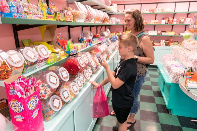 Toot Sweet candy shop opens in Topeka's NOTO Arts District Toot Sweet candy shop opens in Topeka's NOTO Arts District