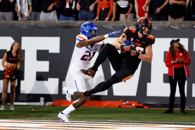 Sep 3, 2022; Corvallis, Oregon, USA; Oregon State Beavers tight end Luke Musgrave (88) makes a catch in the end zone for a touchdown while being defended by Boise State Broncos corner back Tyreque Jones (21) during the first half at Reser Stadium. Mandatory Credit: Soobum Im-USA TODAY Sports - Green Bay Packers