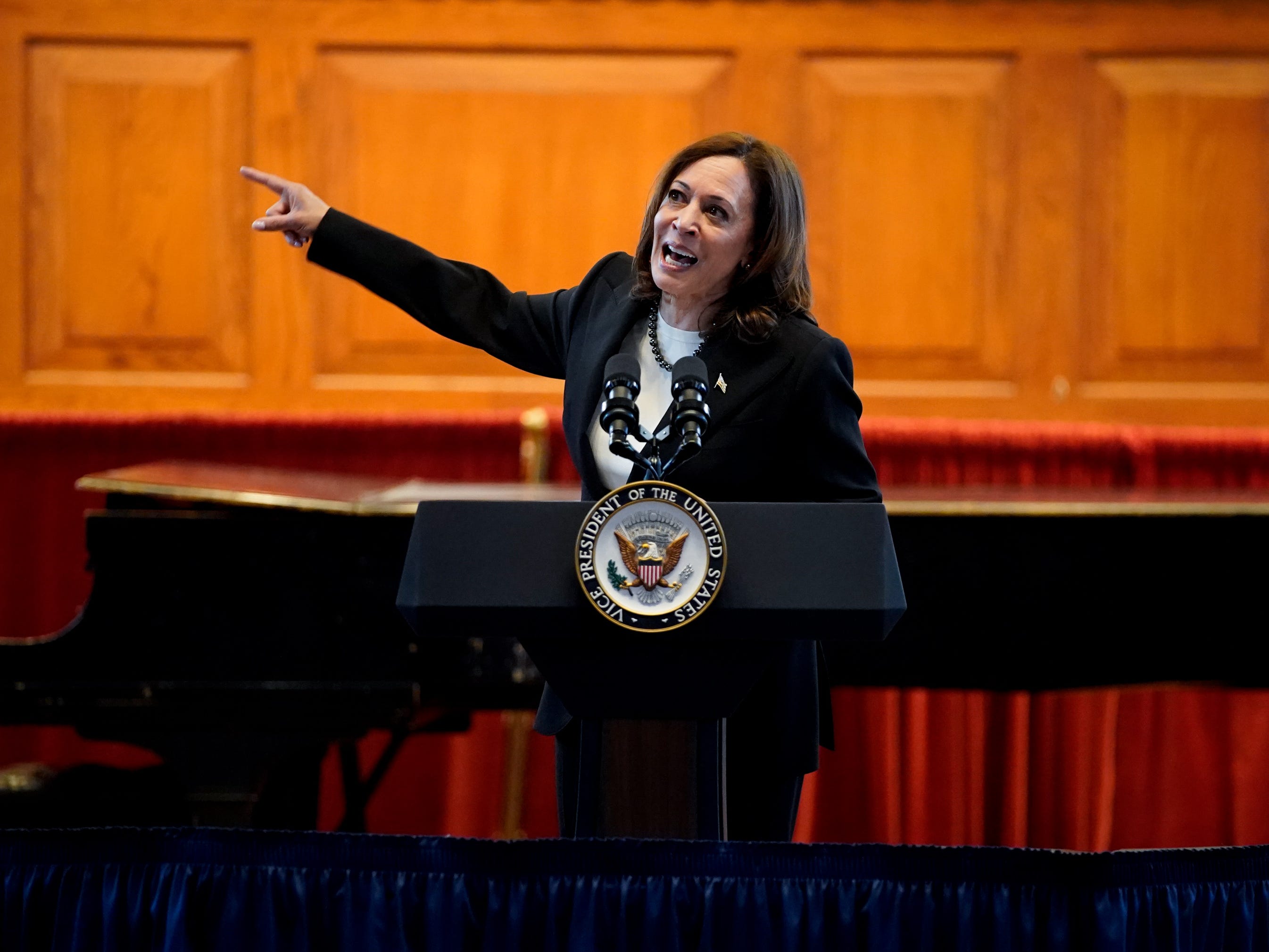 Xxx Harris Visit 045 Jpg Tn