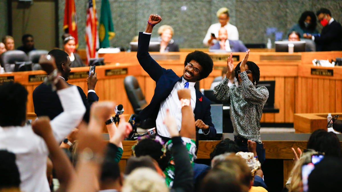Justin Pearson reappointed to Tennessee House of Representatives by Shelby County Commission Commercial Appeal Justin Pearson reappointed to Tennessee House of Representatives by Shelby County Commission Commercial Appeal