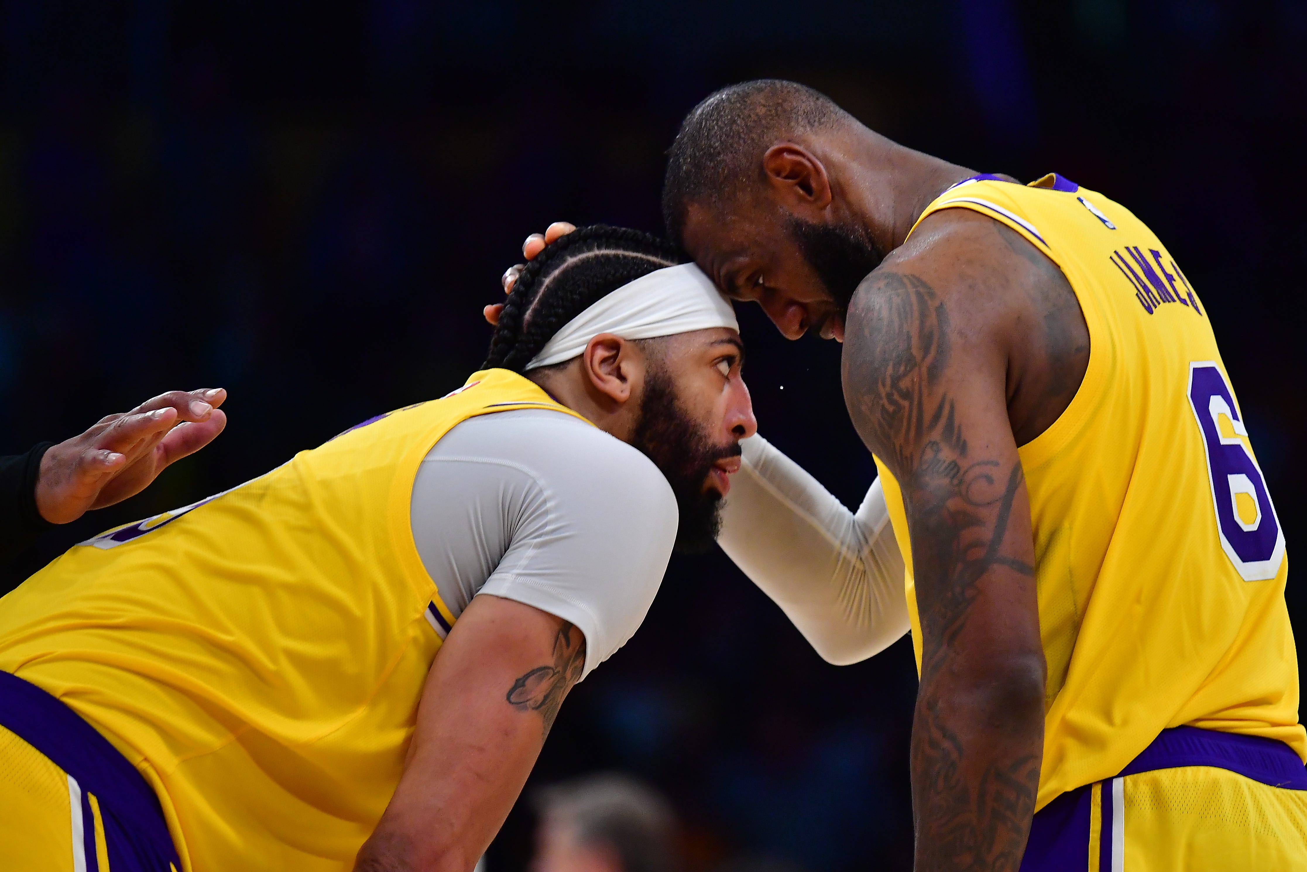 Lakers defeat Timberwolves in overtime, secure West's No. 7 seed