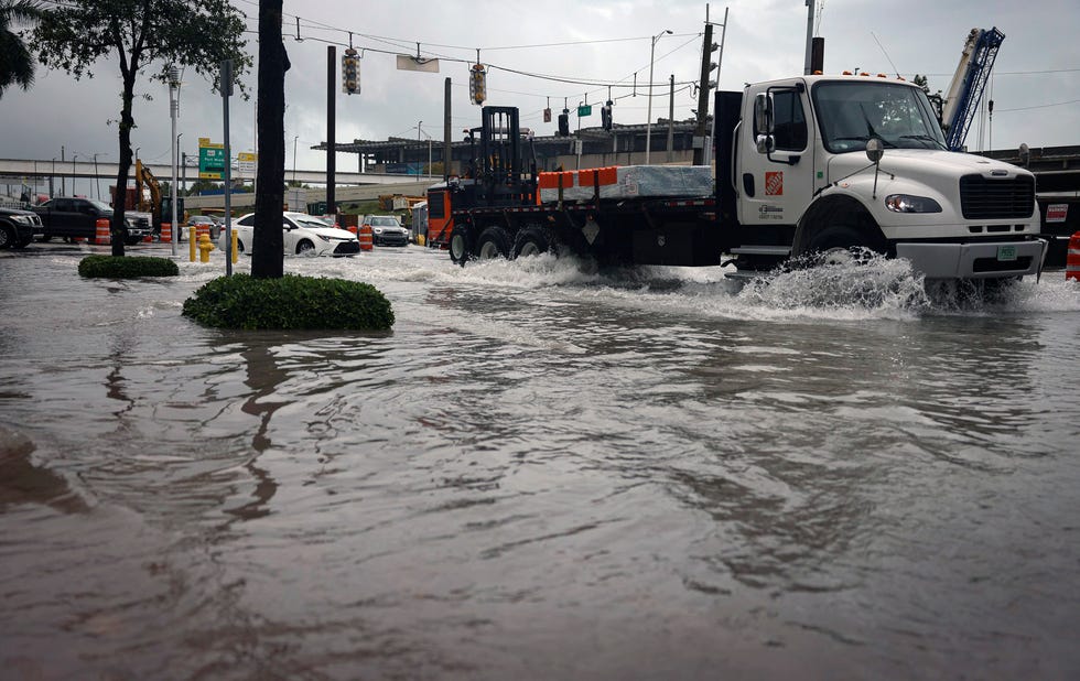 3e5f0f00-4675-4bdd-884c-67f6534f447b-AP_Florida_Flooding Fort Lauderdale, Florida storm pictures: FLL airport, streets flooded