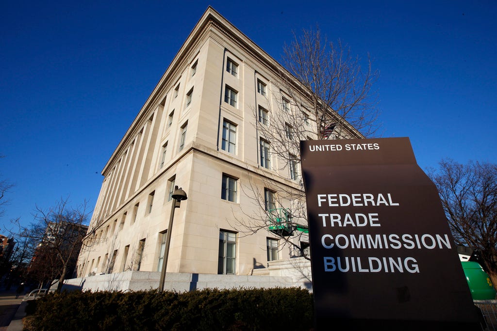 Mahkamah Agung membiarkan tantangan ke agen federal maju