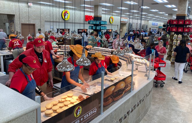 2e2c5e3a-c338-4cf1-8ad7-6e084a050f05-buckees_texas_round_up What's a Buc-ee's? The 7 greatest surprises for a first-timer