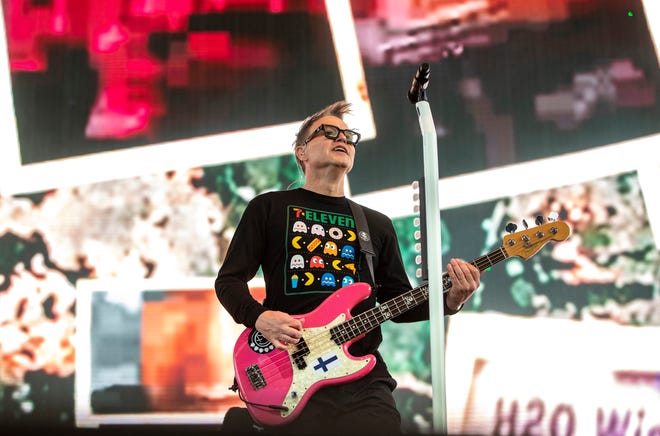 Blink-182 se mece y bromea sobre la cabina de besos del Dalai Lama Blink-182 se mece y bromea sobre la cabina de besos del Dalai Lama