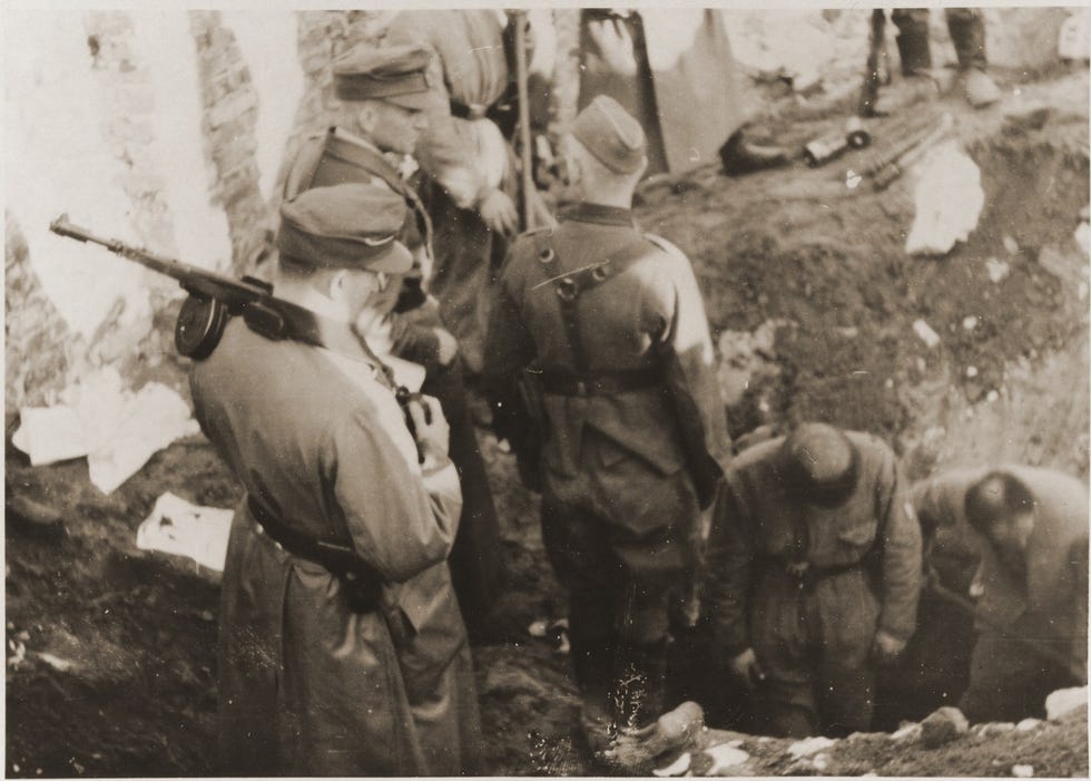 28397b9d-a494-4e96-b322-9b60969be32c-783625 Photographs present brave struggle with Nazis