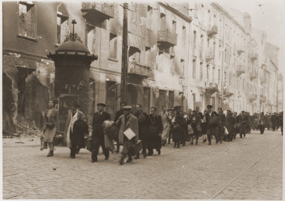 9a20f5c9-b30c-49d4-9921-60ea73297546-783652 Photographs present brave struggle with Nazis