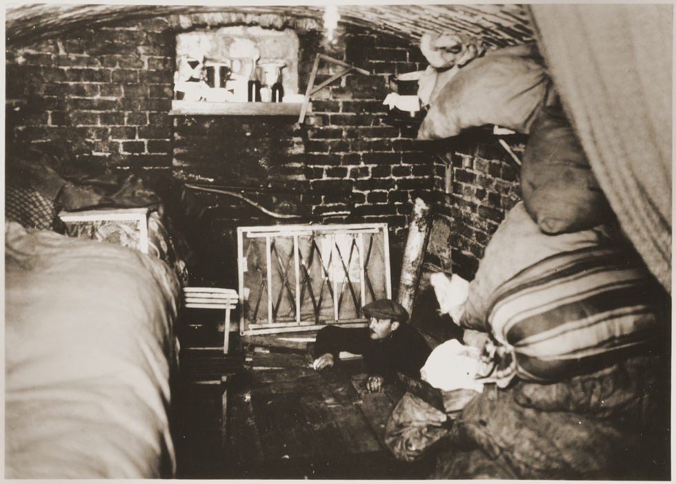 a43d86d3-35bb-45c0-a6c4-3abbbf17c115-783693 Photographs present brave struggle with Nazis