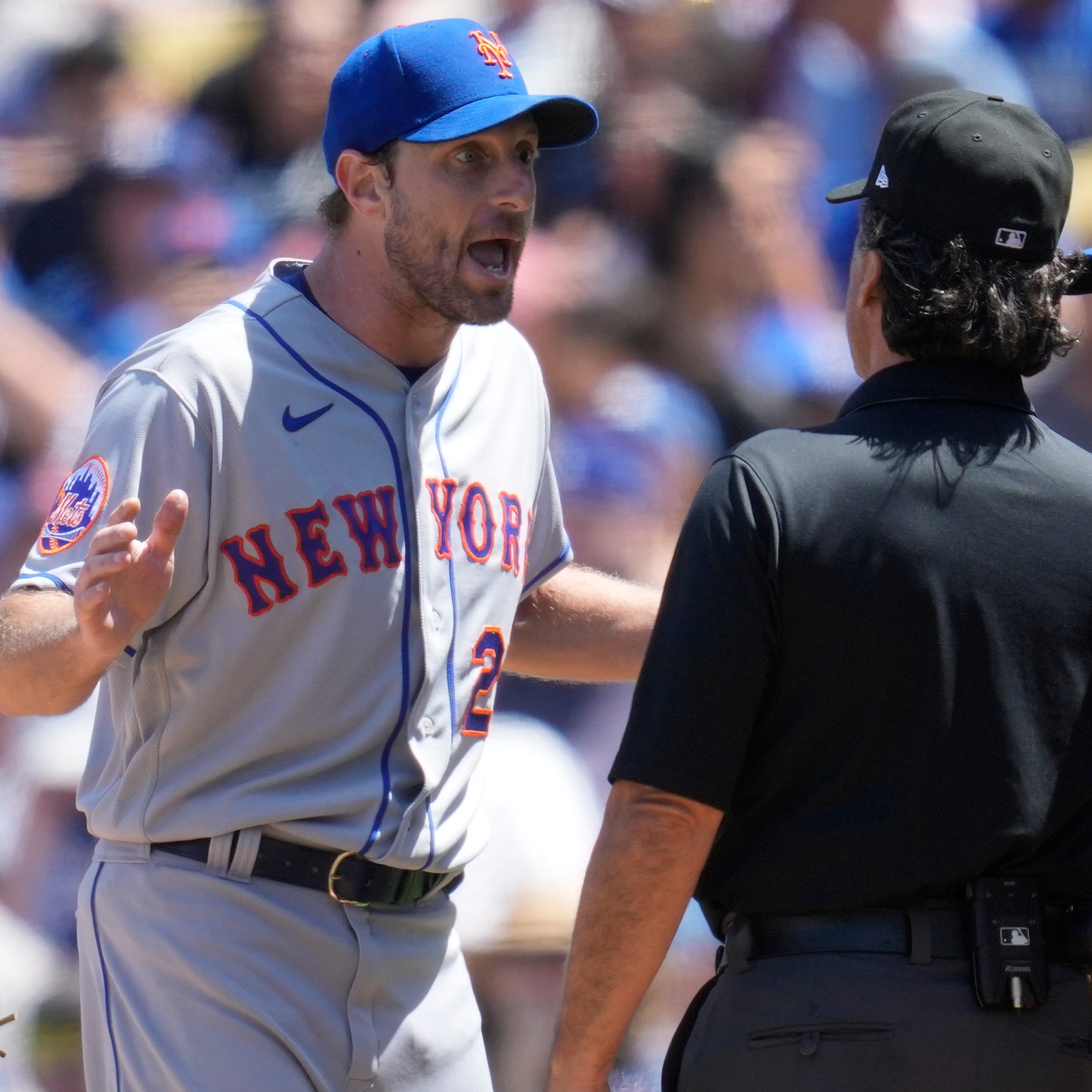 Mets starting pitcher Max Scherzer and manager Buck Showalter dispute a call from umpire Phil Cuzzi.