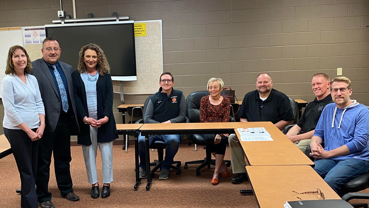 Hoover hired as Waverly superintendent Hoover hired as Waverly superintendent