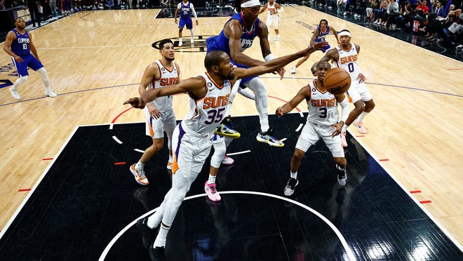 Devin Booker leads Phoenix Suns to 2-1 lead over Los Angeles Clippers