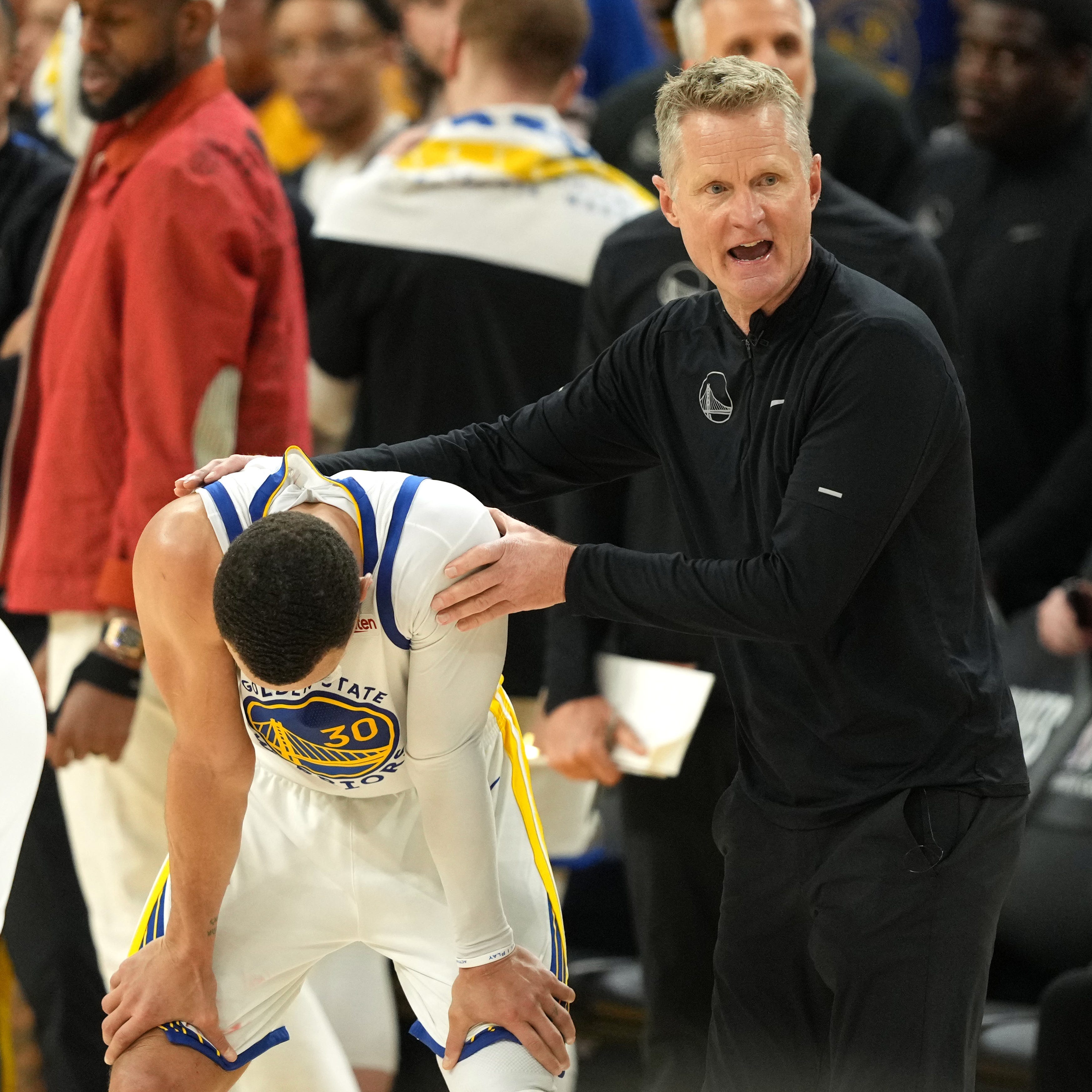 Steph Curry is consoled by coach Steve Kerr after calling an illegal time out during the fourth quarter.