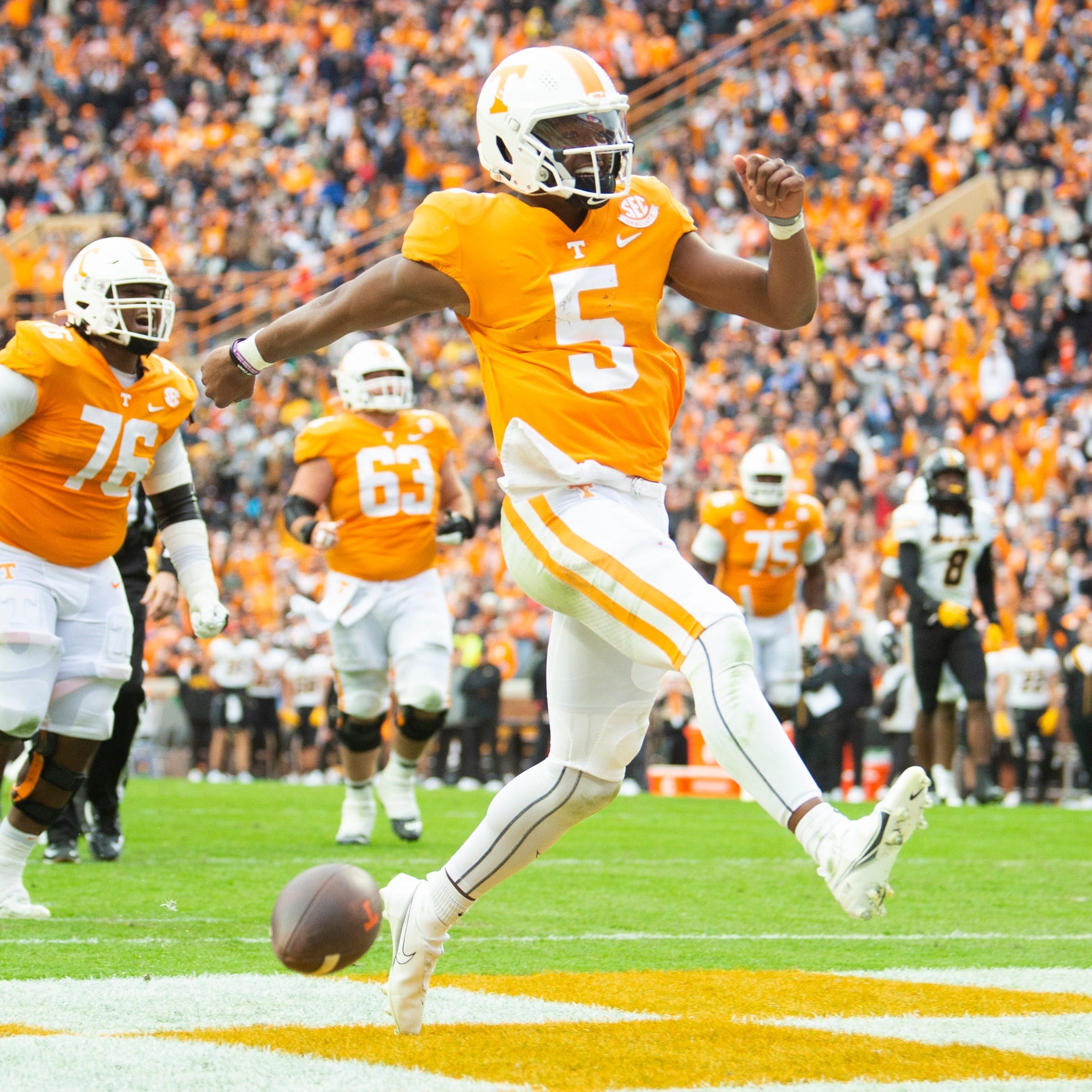Tennessee quarterback Hendon Hooker (5) runs into the end zone for a touchdown during hist team's game against Missouri in Neyland Stadium, Saturday, Nov. 12, 2022.
