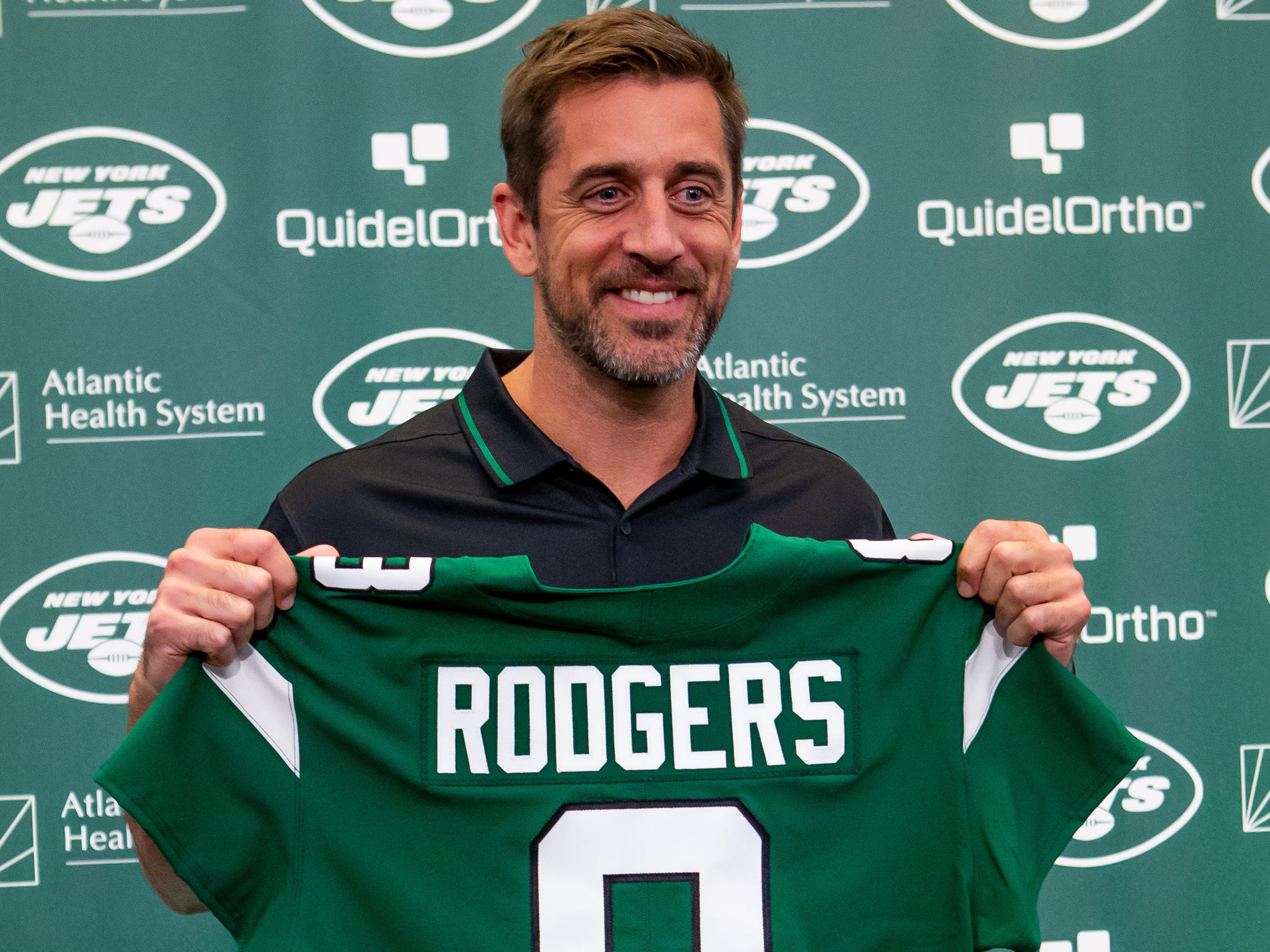 2023-04-26-aaron-rodgers-jets