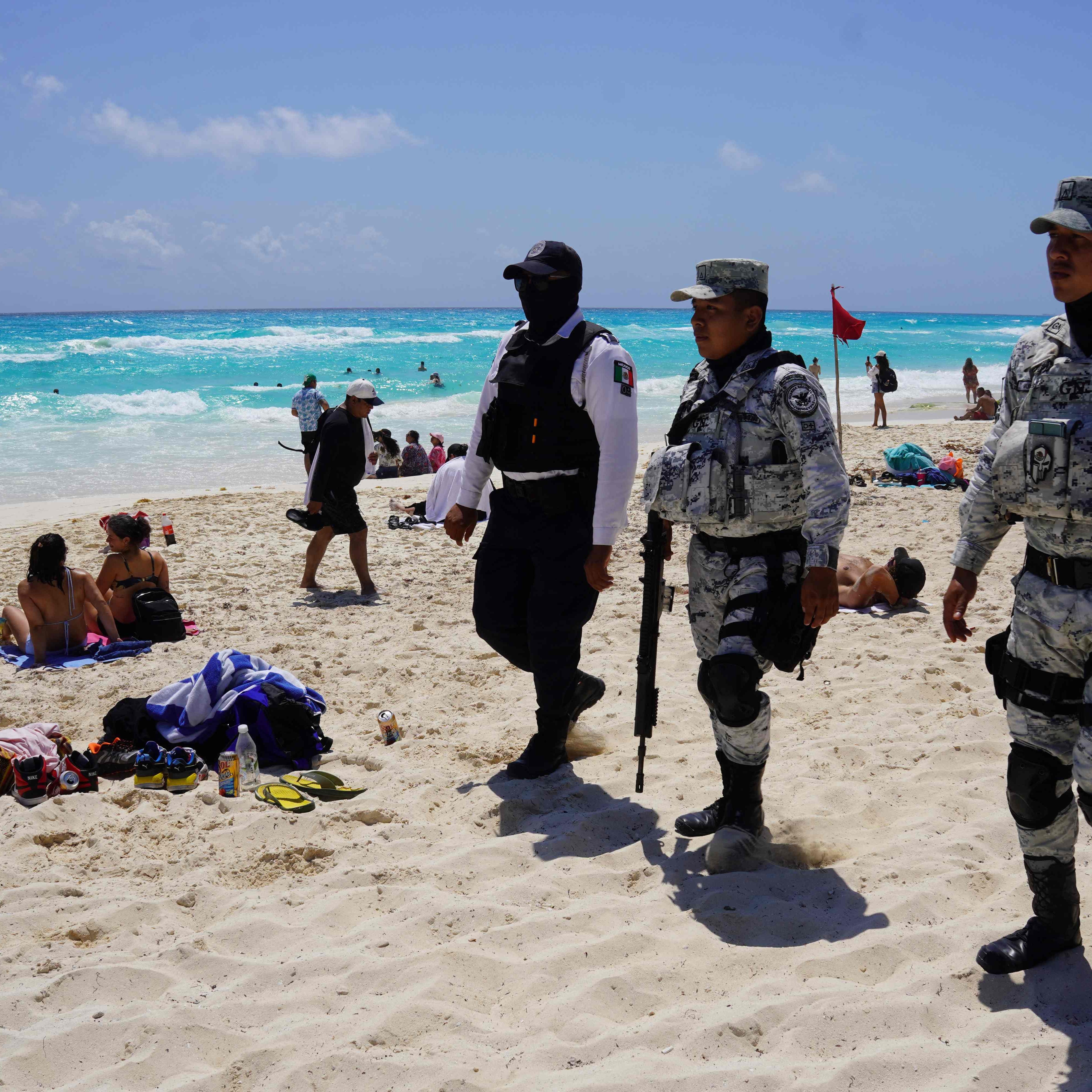 Members of the Mexican Navy and National Guard patrol the tourist beach area of Cancun, Quintana Roo state, Mexico in March 18, 2023. - US students on spring break, have flocked to the Mexican Caribbean despite warnings from Washington to travel to the country due to a wave of attacks on US citizens. In late April, the state's head prosecutor announced the discovery of 8 unidentified bodies in Cancun's resort area.