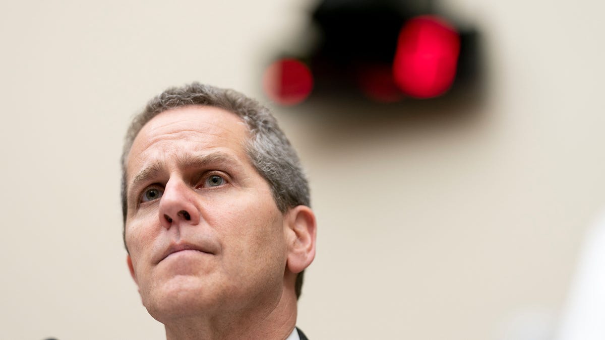 Weak federal oversight contributed to bank collapse Fed report says Weak federal oversight contributed to bank collapse Fed report says