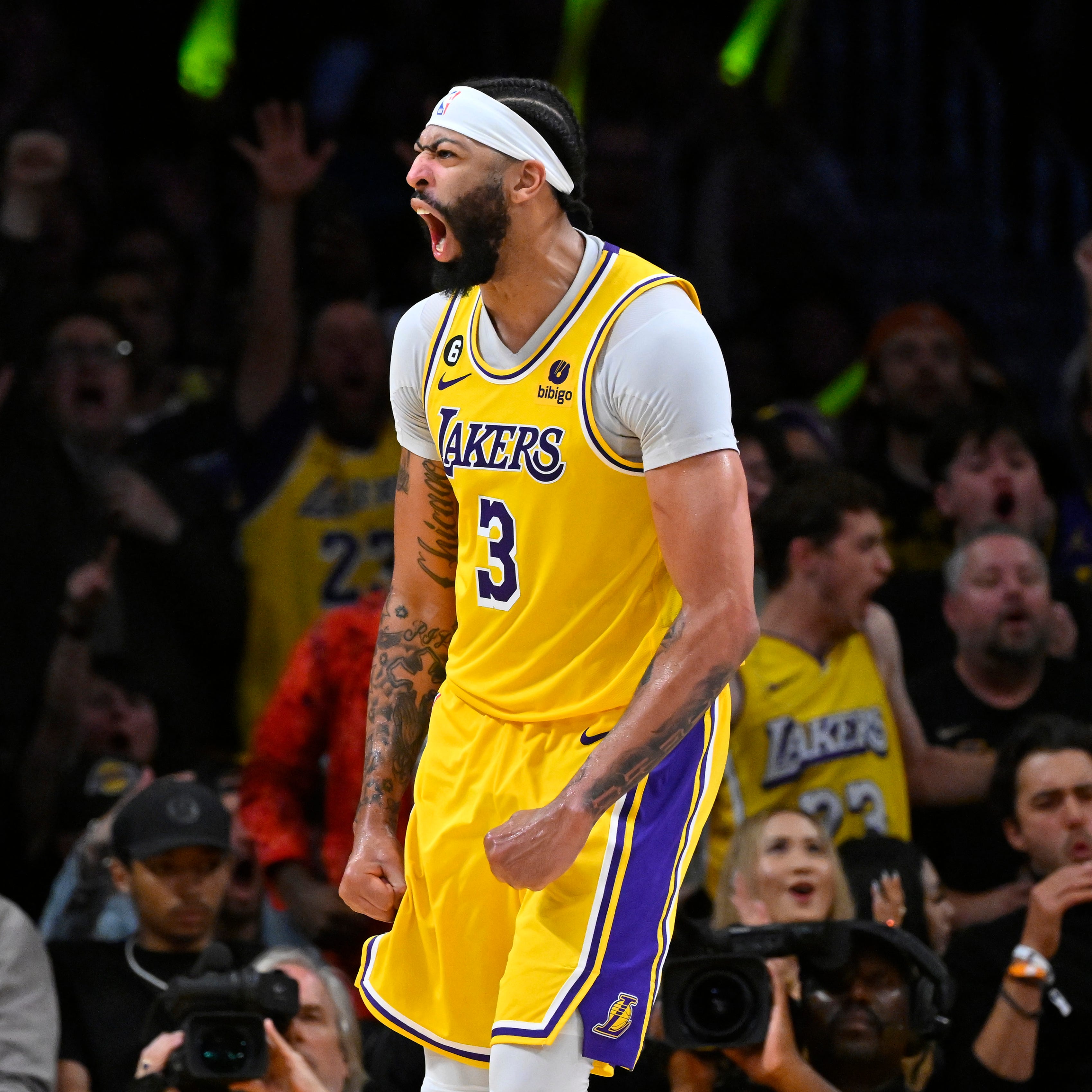 Los Angeles Lakers forward Anthony Davis celebrates after a dunk over Memphis Grizzlies forward Jaren Jackson Jr.