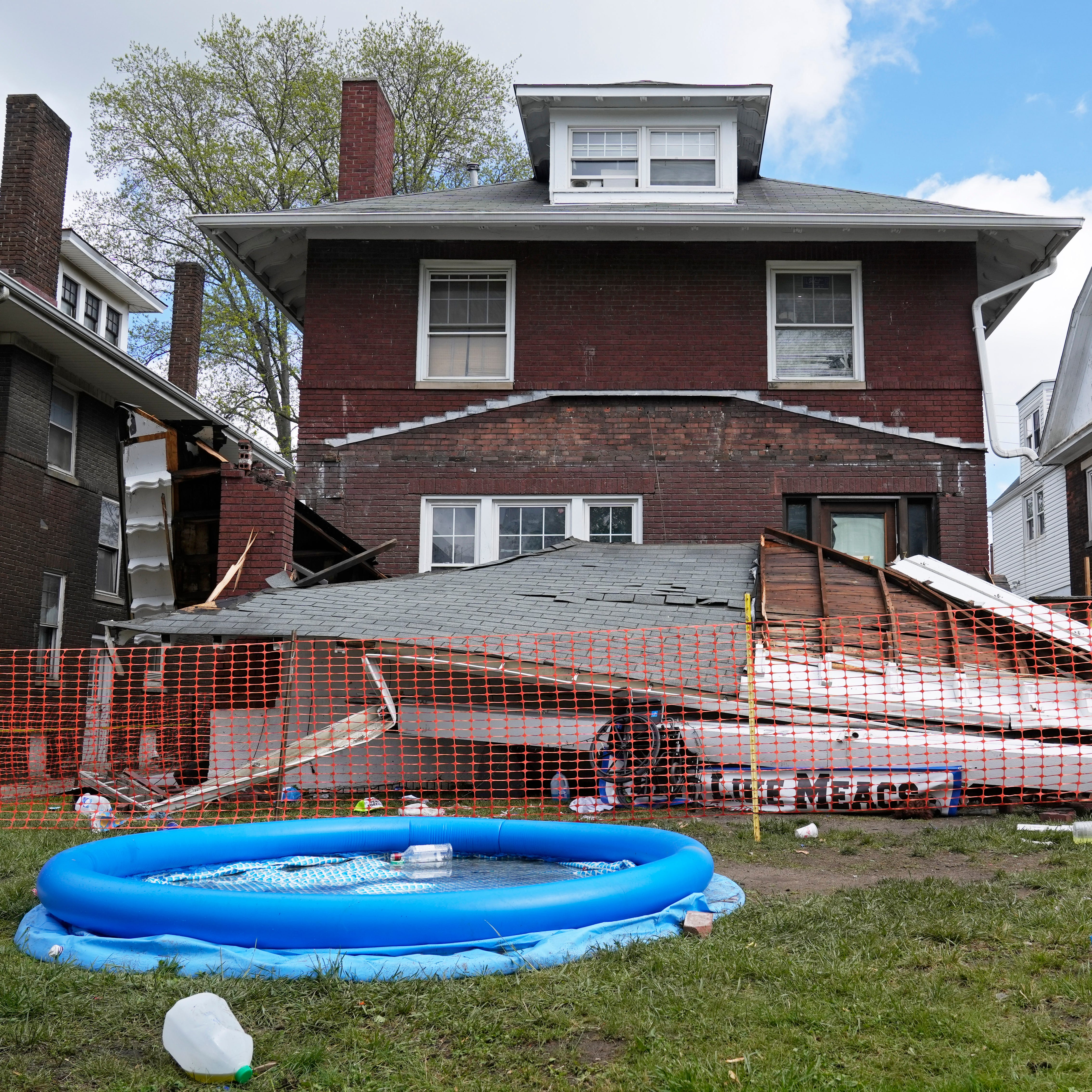 April 30, 2023; Columbus, Ohio, USA;    Fourteen people were taken to a hospital after the roof of a house collapsed at 74 East 13th Avenue near the campus of Ohio State University on Saturday evening.   Mandatory Credit: Barbara J. Perenic/Columbus Dispatch