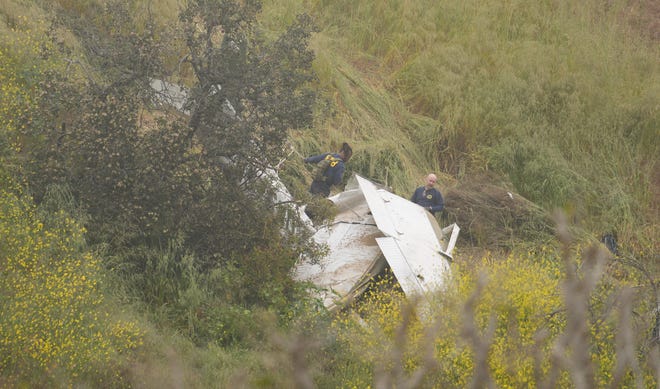 1 tewas saat pesawat menabrak lereng bukit di lingkungan LA