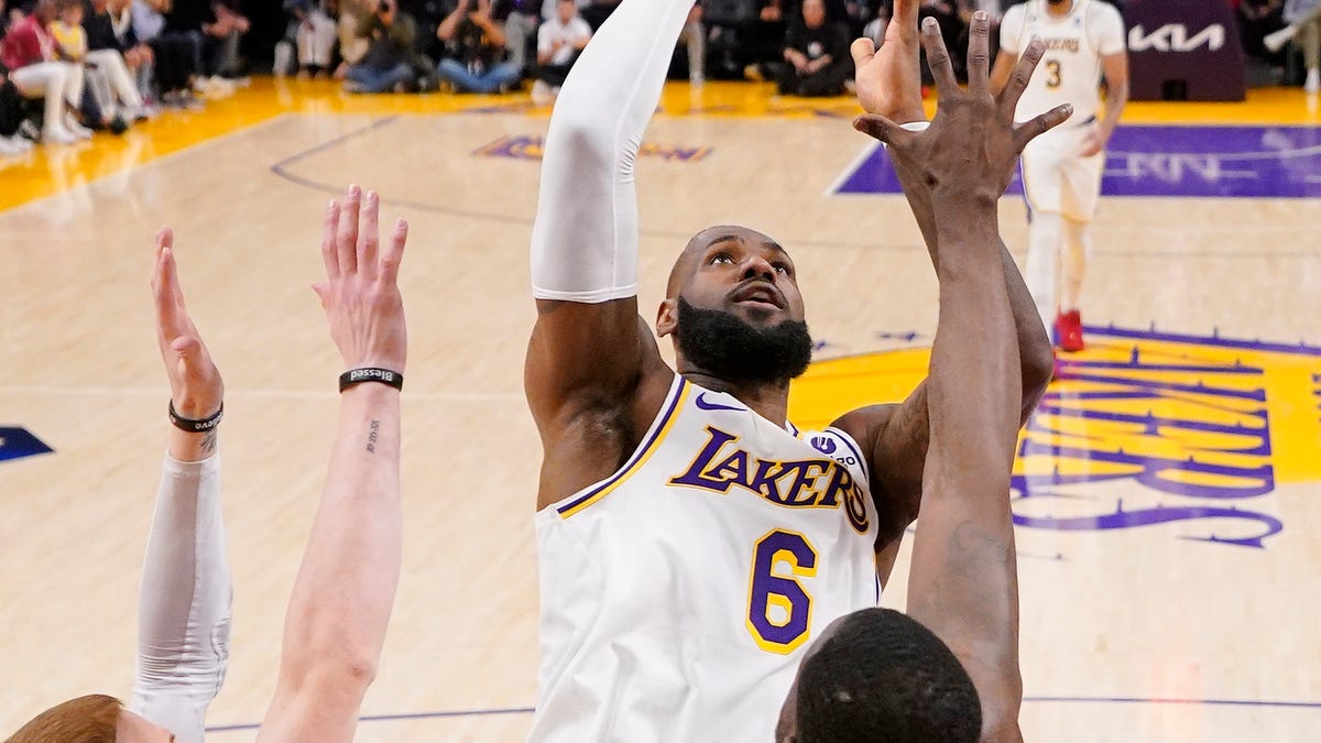 Saturdays NBA Playoffs LeBrons Lakers rout Warriors 12797 take 21 series lead Saturdays NBA Playoffs LeBrons Lakers rout Warriors 12797 take 21 series lead