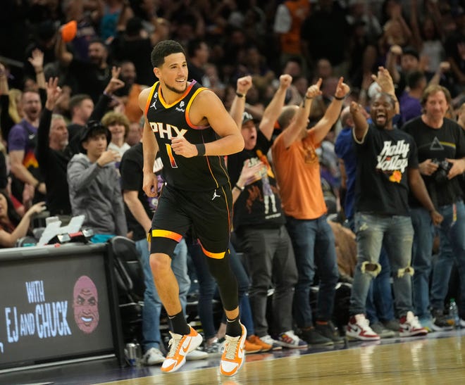 Penggemar Phoenix Suns mengecam komentar Devin Booker ‘seorang bintang telah lahir’ dari analis