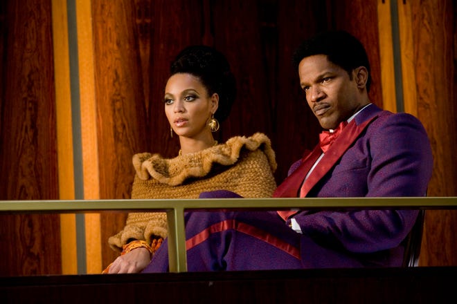 Beyoncé Knowles as Deena and Jamie Foxx as Curtis in a scene from the movie Dreamgirls.