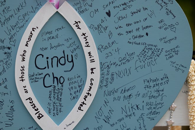 Killer had 8 guns; police unclear on motive Killer had 8 guns; police unclear on motive