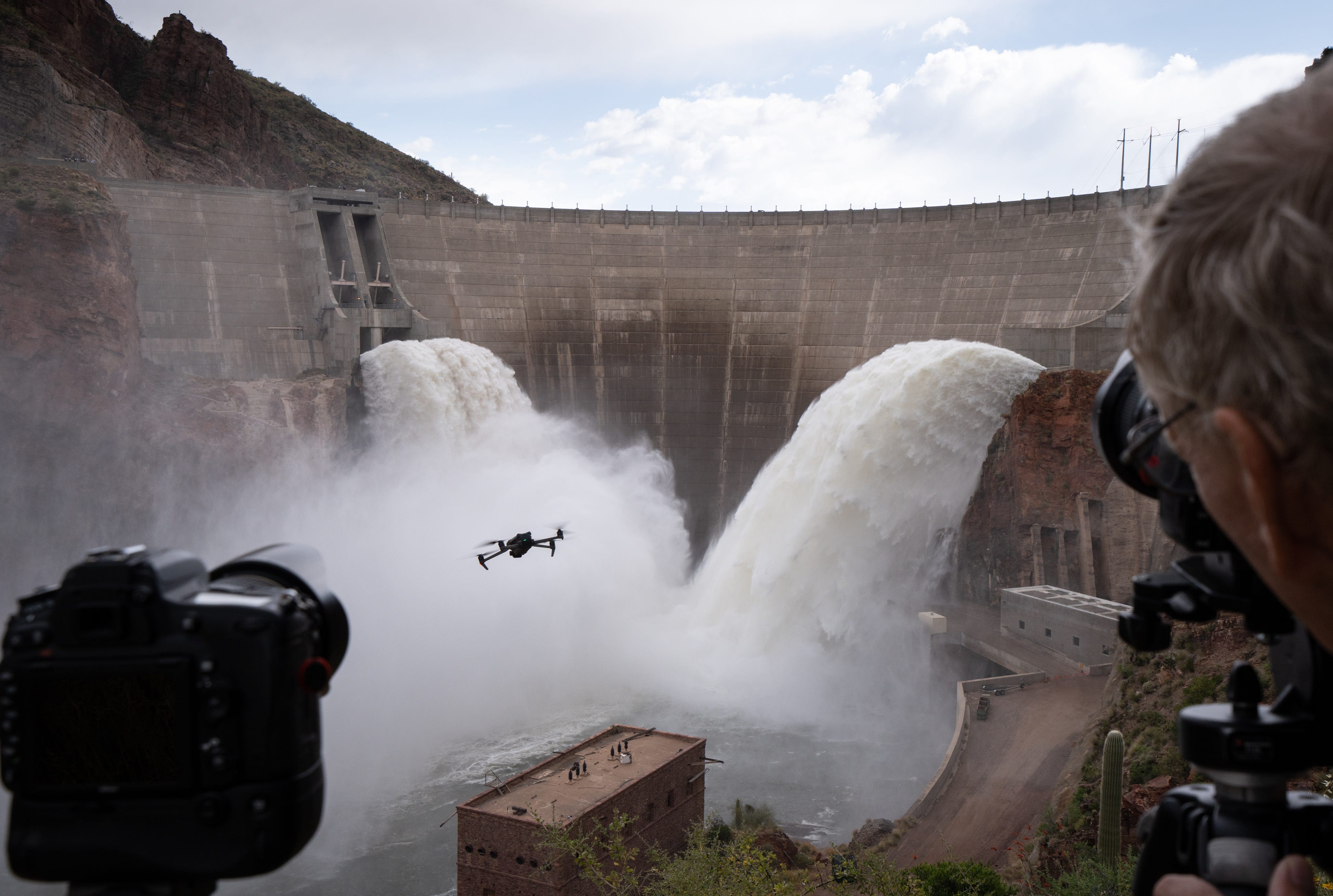 https://www.gannett-cdn.com/presto/2023/05/10/PPHX/048e55f9-85b4-4bb7-950b-113e924bfaf0-Roosevelt_Dam_release0001.jpg?auto=webp&crop=3899,2193,x0,y265&format=pjpg&width=1200