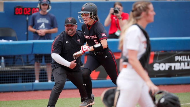 Netopýři zuří, jak Texas softball postupuje kolem Texas Tech v soutěži Big 12