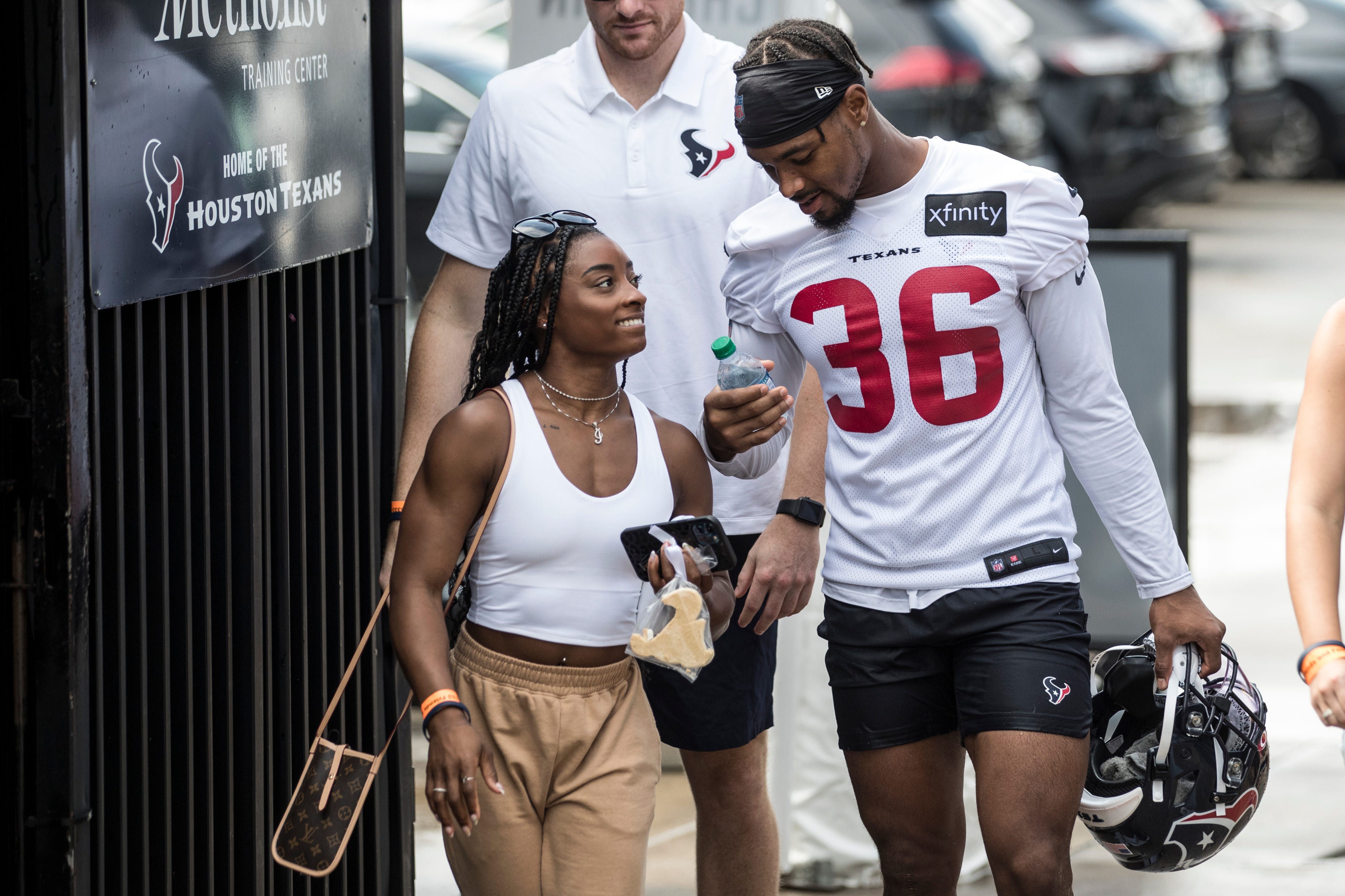 Simone Biles, Jonathan Owens interrupt honeymoon as DB signs with Green Bay Packers