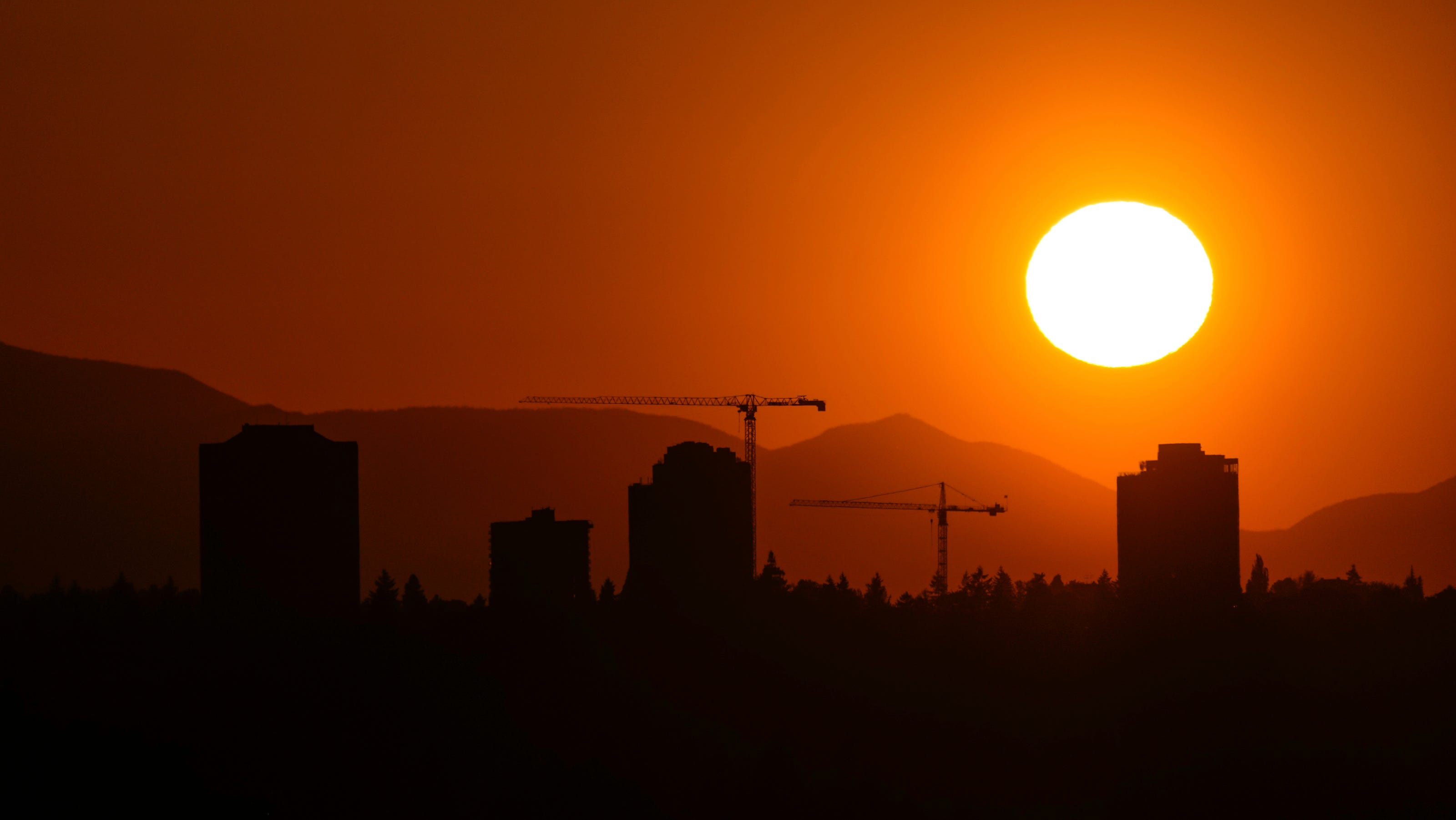 Weather update: Seattle, Portland could see record heat 20-25 degrees above normal