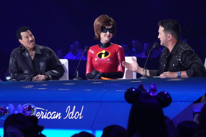 Judge Katy Perry continued her "American Idol" Disney night tradition by dressing up, this year as Elastigirl from "The Incredibles."