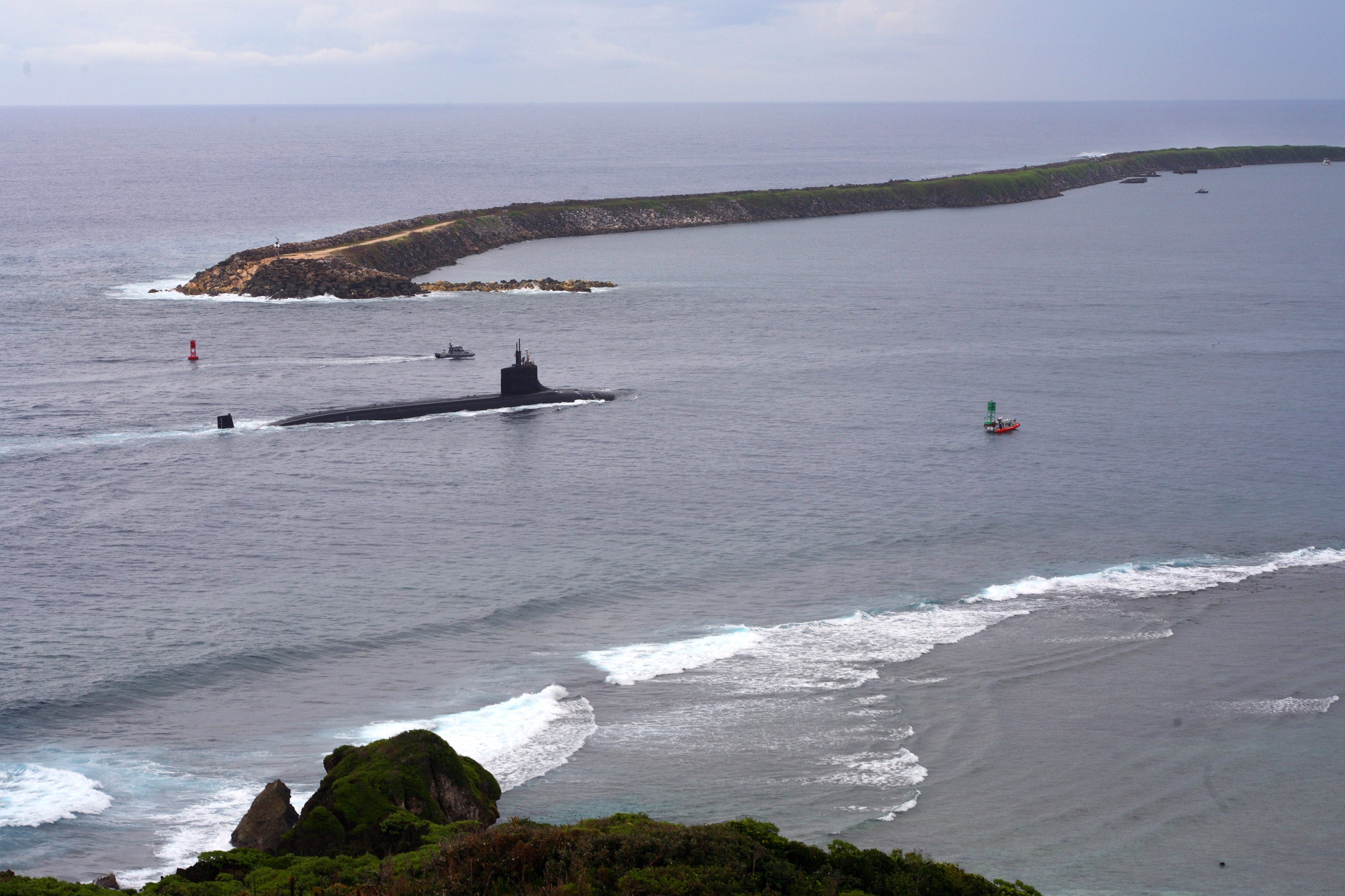 Fast-attack submarine USS Seawolf (SSN 21) enters Apra Harbor in Guam in Oct. 2006.