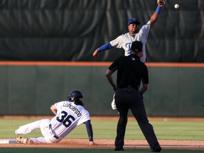 Hooks rally to take series lead against Naturals