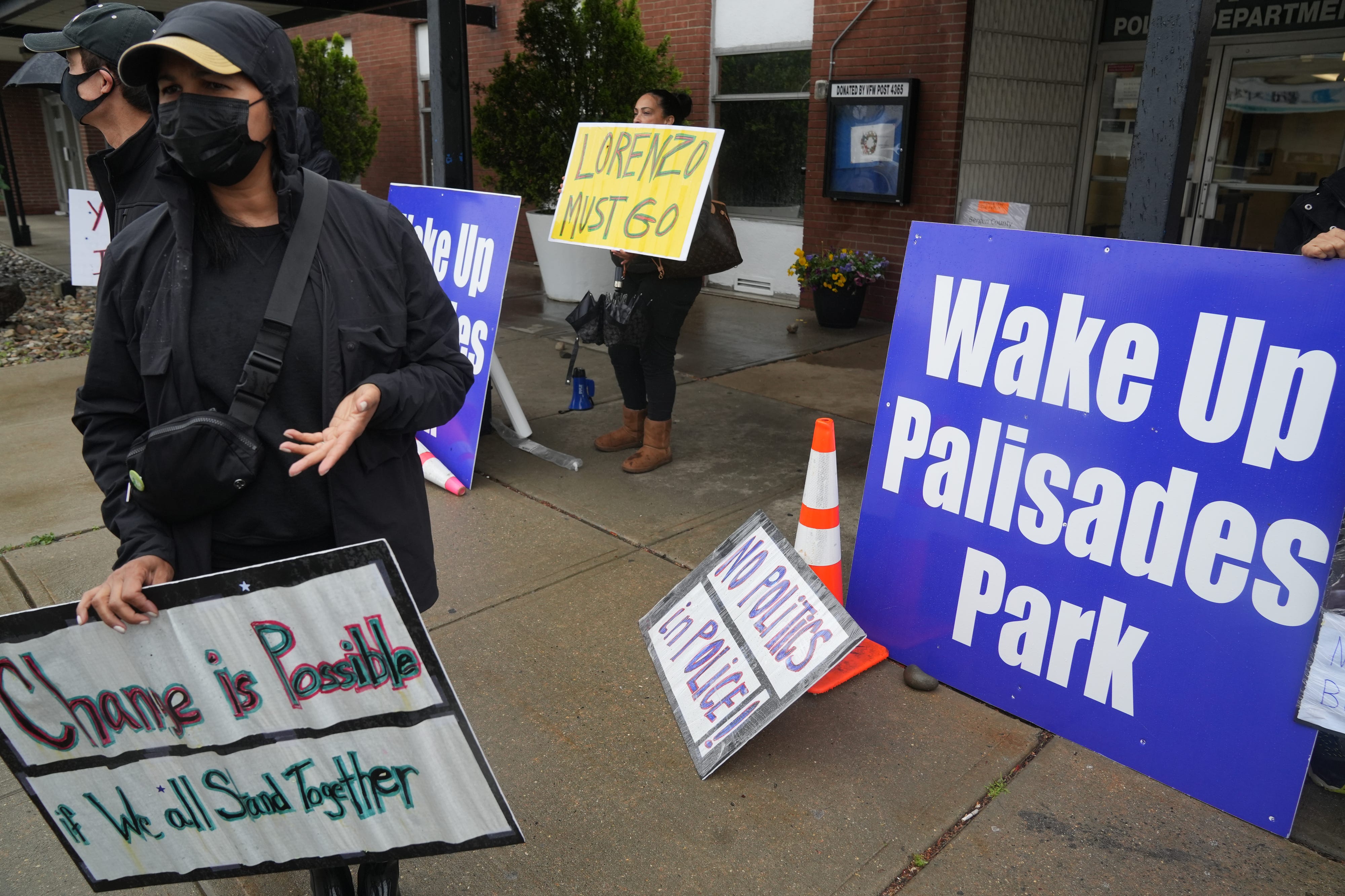 Palisades Park residents rally in wake of scathing report on police department