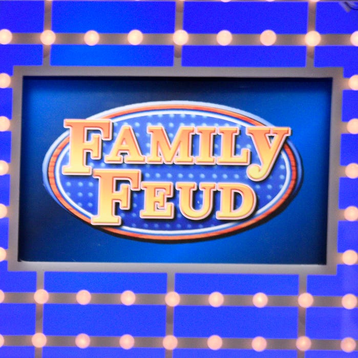 "Kristen Stewart" Episode 1717 -- Pictured: (l-r) Beck Bennett as Roger Goodell, Aidy Bryant as Paula Deen, Leslie Jones as Samuel L. Jackson, Kate McKinnon as Justin Bieber, and Kenan Thompson as Steve Harvey during the "Celebrity Family Feud" sketch on February 4th, 2017.