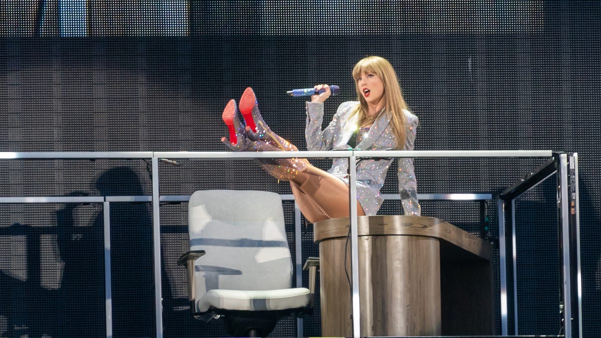 Taylor Swift ticket scams break fans' hearts as fake resellers take ...