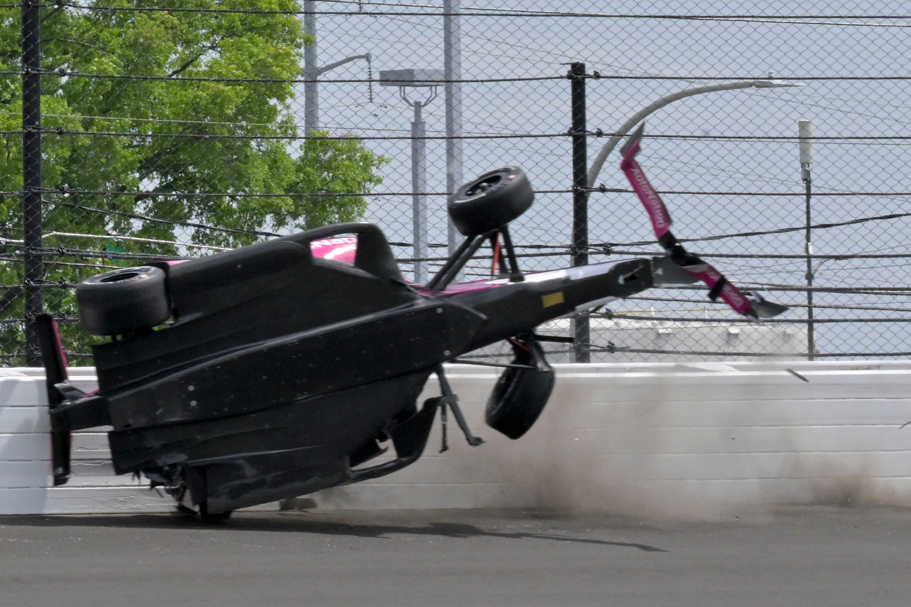 Kirkwood crashes during 2023 Indy 500, tire flies off