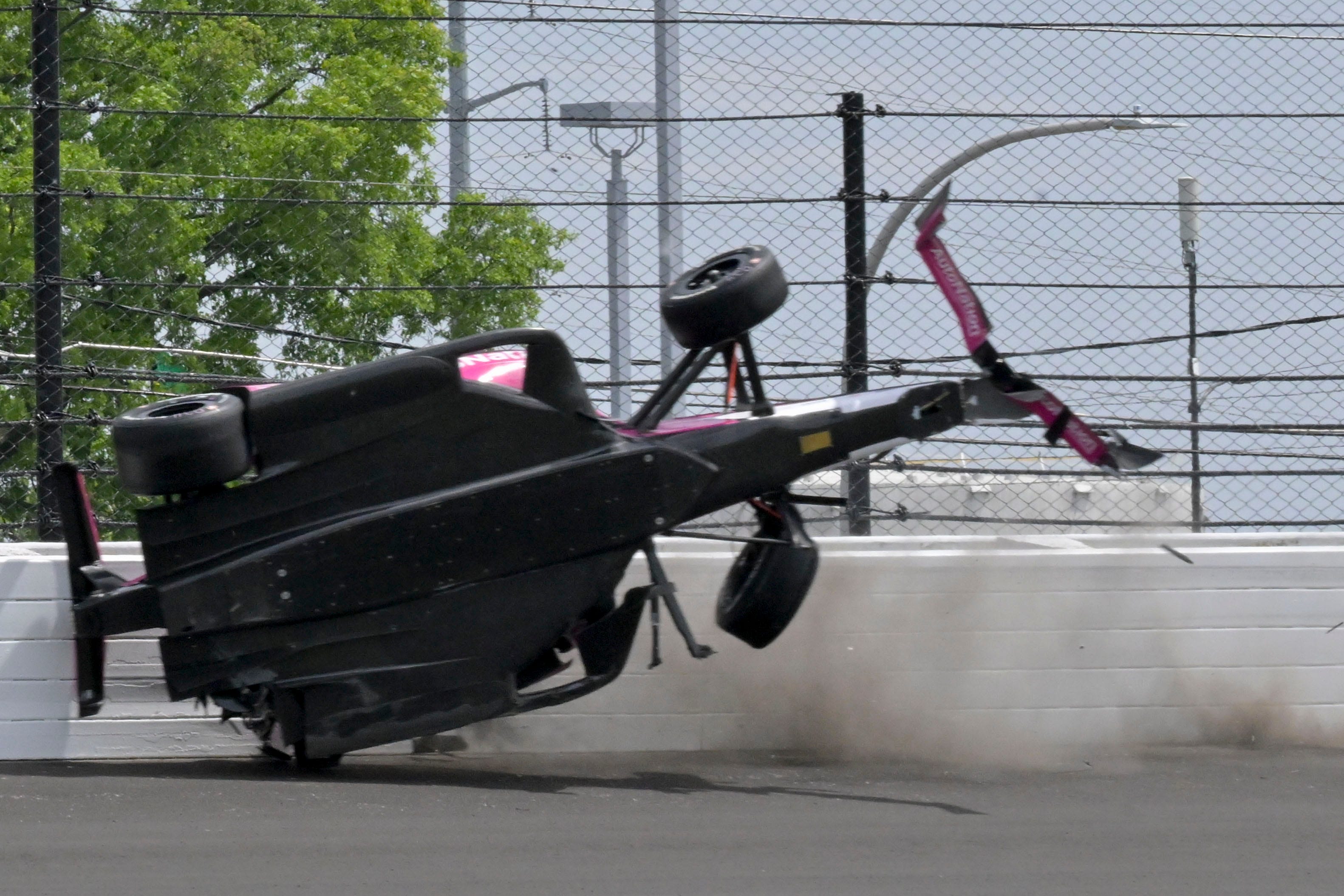 Kirkwood crashes during 2023 Indy 500, tire flies off Flipboard