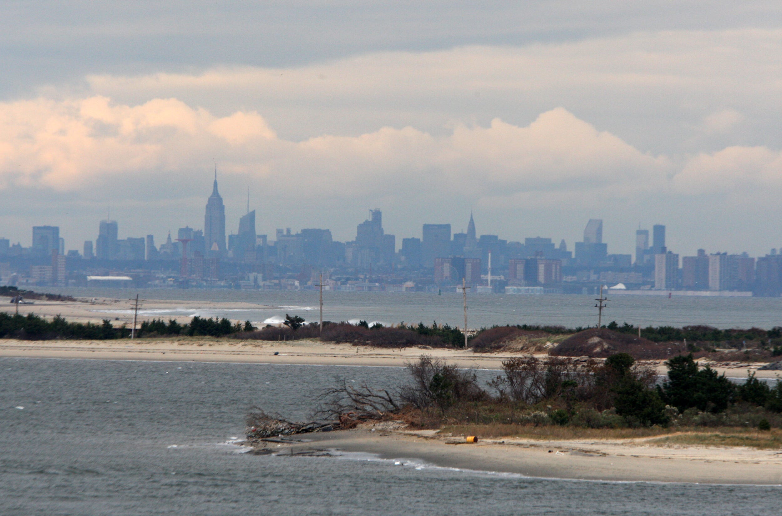 15-year-old boy dies, five others rescued while swimming at New Jersey beach, park service says