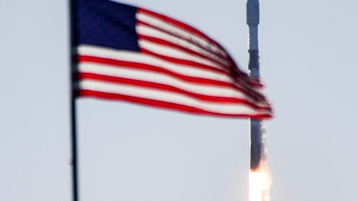 SpaceX launches Starlink but scrubs Sundays backtoback missions Florida Today SpaceX launches Starlink but scrubs Sundays backtoback missions Florida Today
