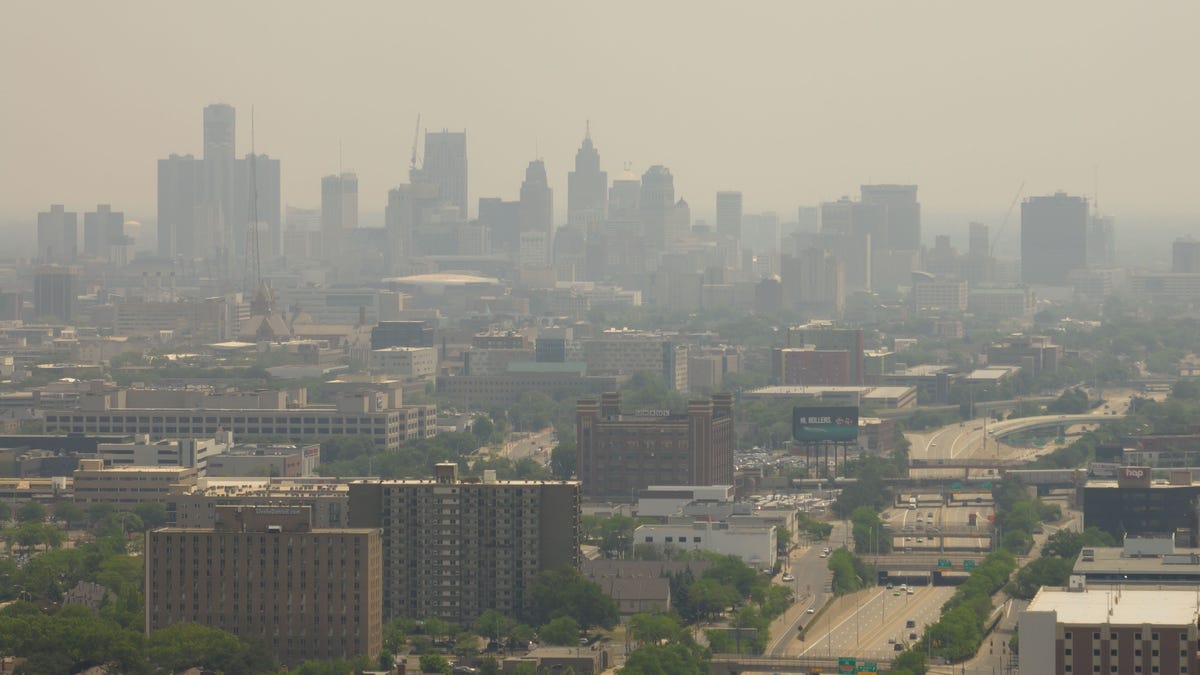 تتمتع ديترويت بأسوأ جودة هواء في العالم وسط اندلاع حرائق الغابات في كندا