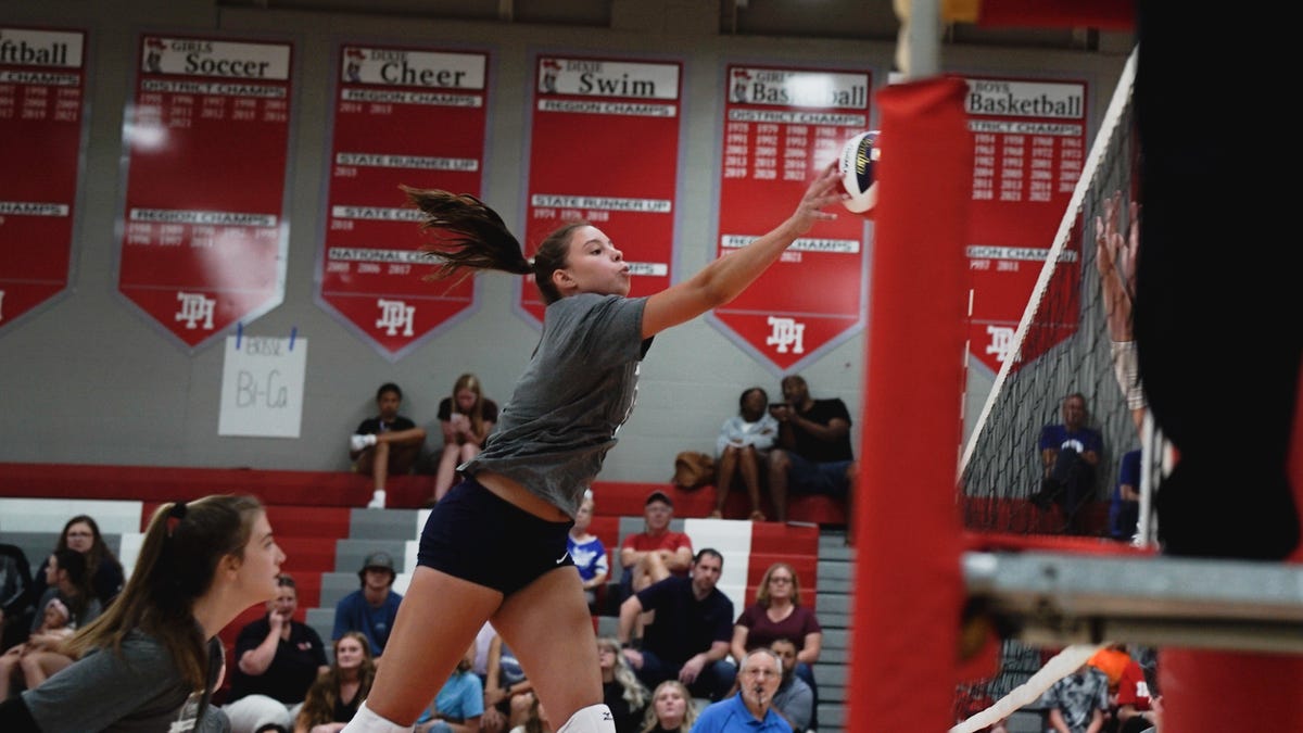 Holy Cross senior named Gatorade Player of the Year in volleyball