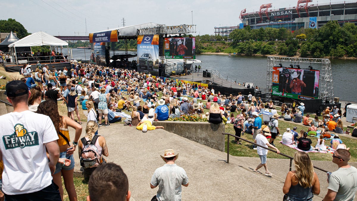 Grandes multidões em Nashville e vendas de bebidas ‘incontáveis’ Grandes multidões em Nashville e vendas de bebidas ‘incontáveis’