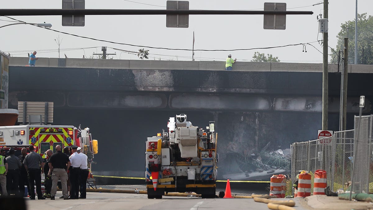 Section of I95 in Philadelphia collapses after vehicle fire highway closed Section of I95 in Philadelphia collapses after vehicle fire highway closed